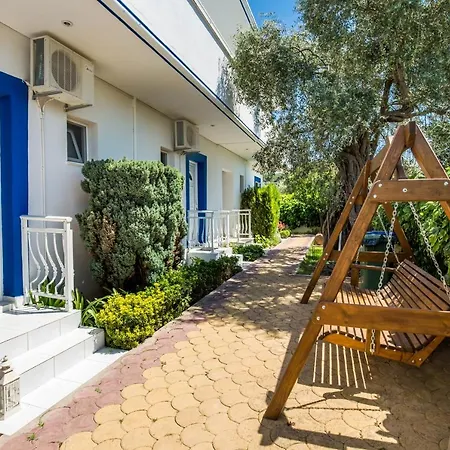 Studios Suzanna Apartment Potos