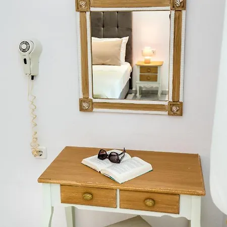 Studios Suzanna Apartment Potos
